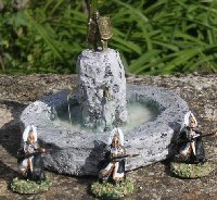 Fontaine de Minas Tirith avec gardiens de la fontaine. N008, 08/2004.