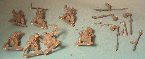 Les figurines initialement sélectionnées et leurs armes Les figurines initialement sélectionnées et leurs armes